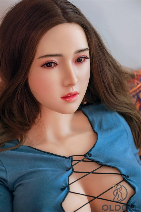 Real doll 170cm im blauen Oberteil