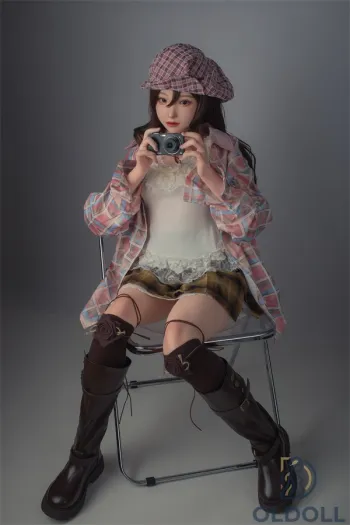 Asiatisches Mädchen mit Oralfunktion als sex doll sex doll