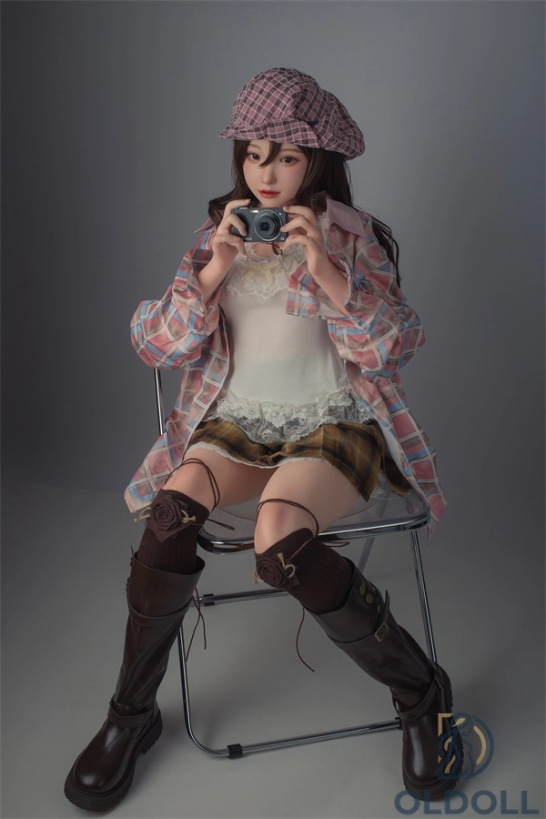 Asiatisches Mädchen mit Oralfunktion als sex doll sex doll