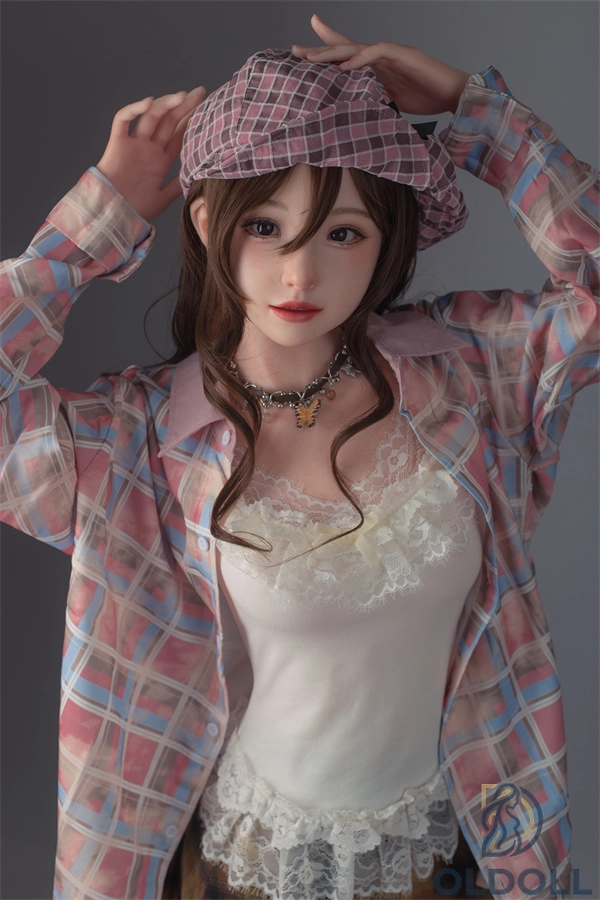 Detailgetreue asiatische Figur im Y2K-Look als realistic sexy doll