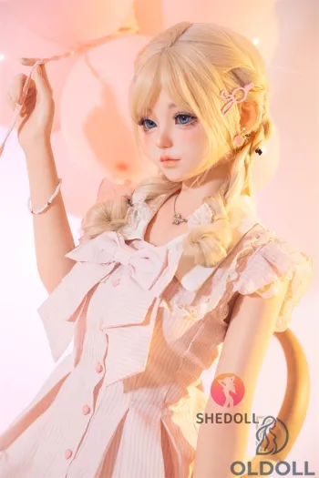 Süße Prinzessin mit herausgestreckter Zunge als sex doll sex doll