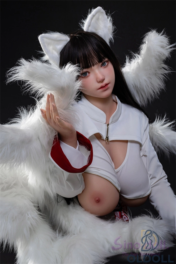Neunschwänziger Fuchs-Fantasy-Torso als sex doll mit K-Körbchen
