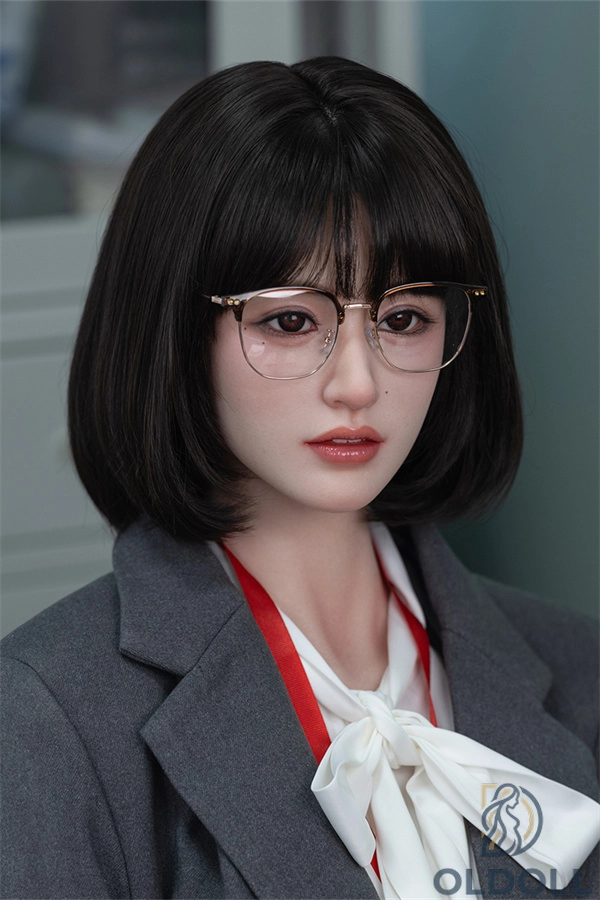 Shizukawa Yuri mit kontrastreichem Business-Stil sexpuppen