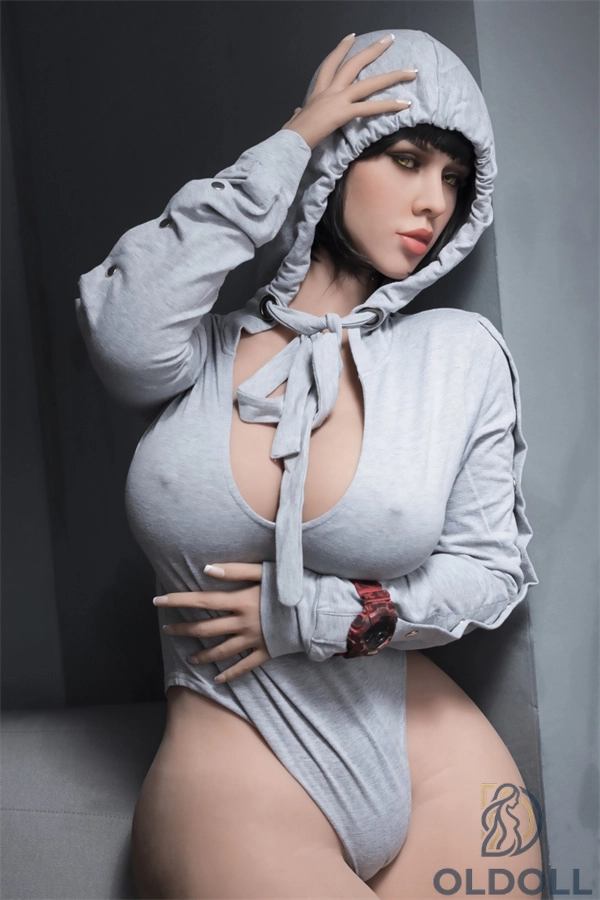 Real doll 163cm im grauen Sportoutfit