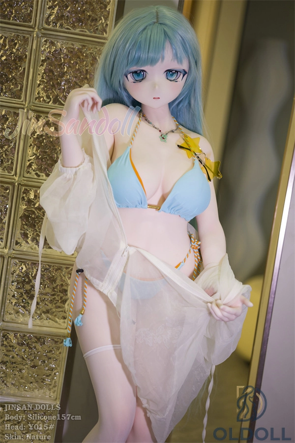 Realistische realdoll mit blauen Haaren und schlanker Silhouette