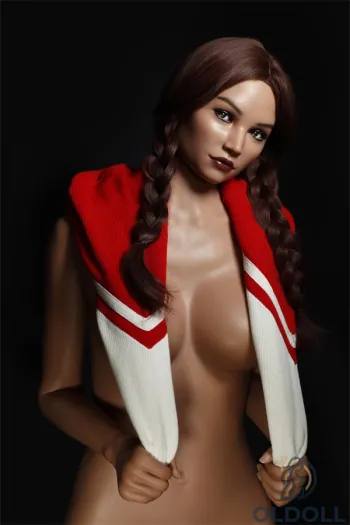 Selbstbewusste Schönheit mit Zöpfen als realistic sexy doll